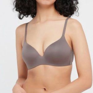 UNIQLO Women's 3D Hold Wireless Bra NWOT 38/40 C D DD